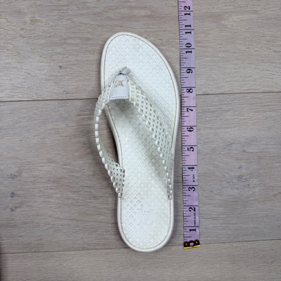 Louis Vuitton White Perforated Rubber Tattoo Thong Sandals - Picture 11 of 11